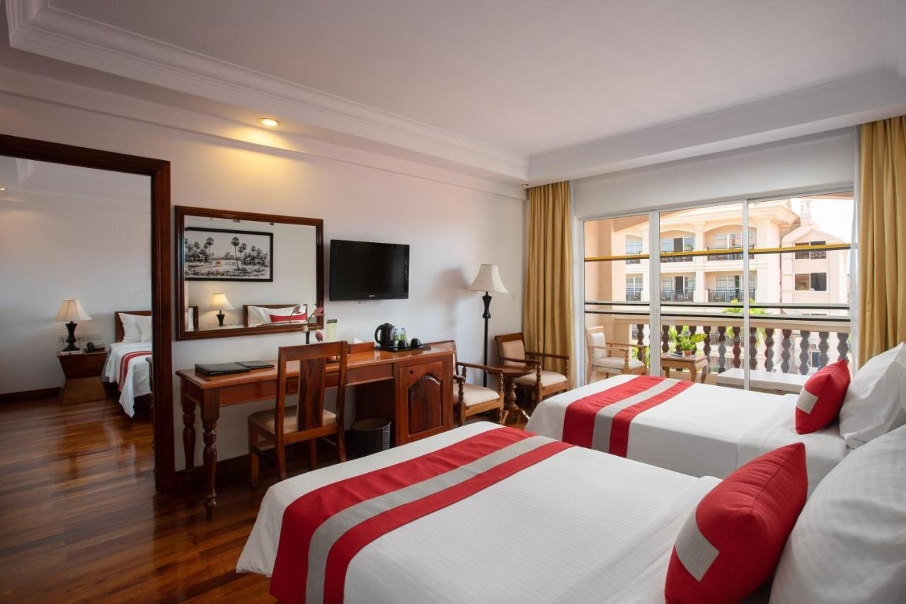 Отель Somadevi Angkor Premium Сиемрип Экстерьер фото
