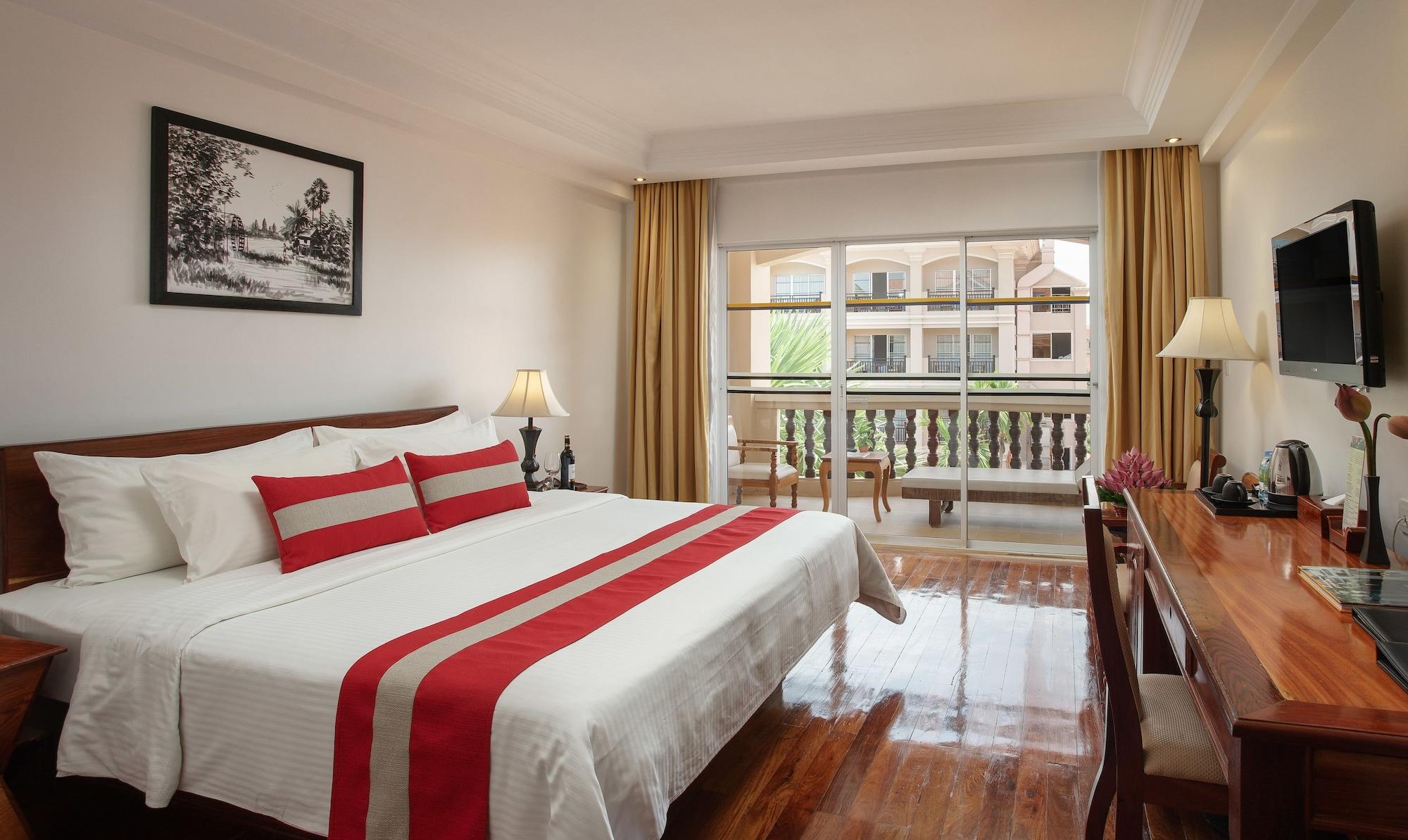 Отель Somadevi Angkor Premium Сиемрип Экстерьер фото