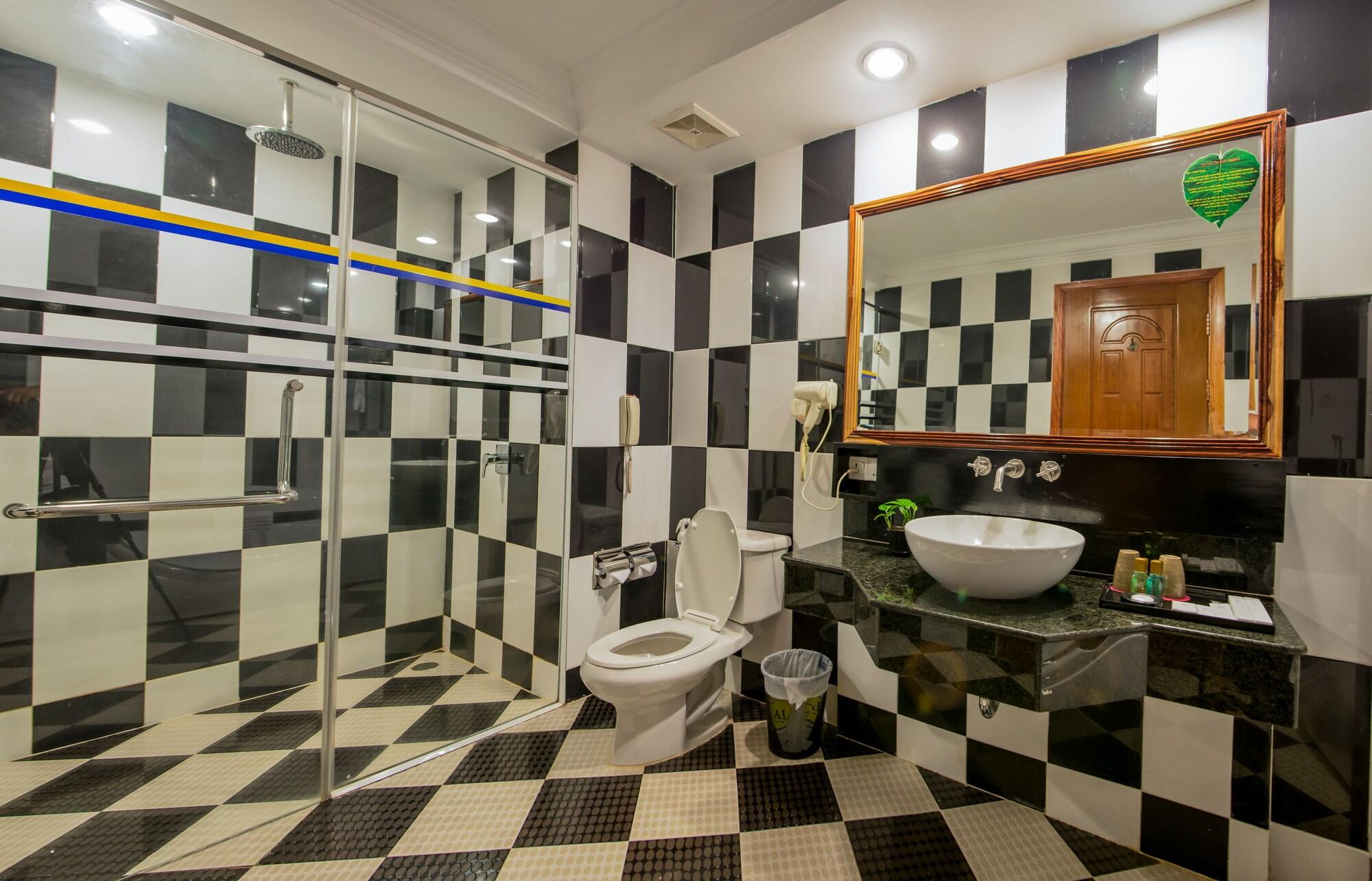 Отель Somadevi Angkor Premium Сиемрип Экстерьер фото