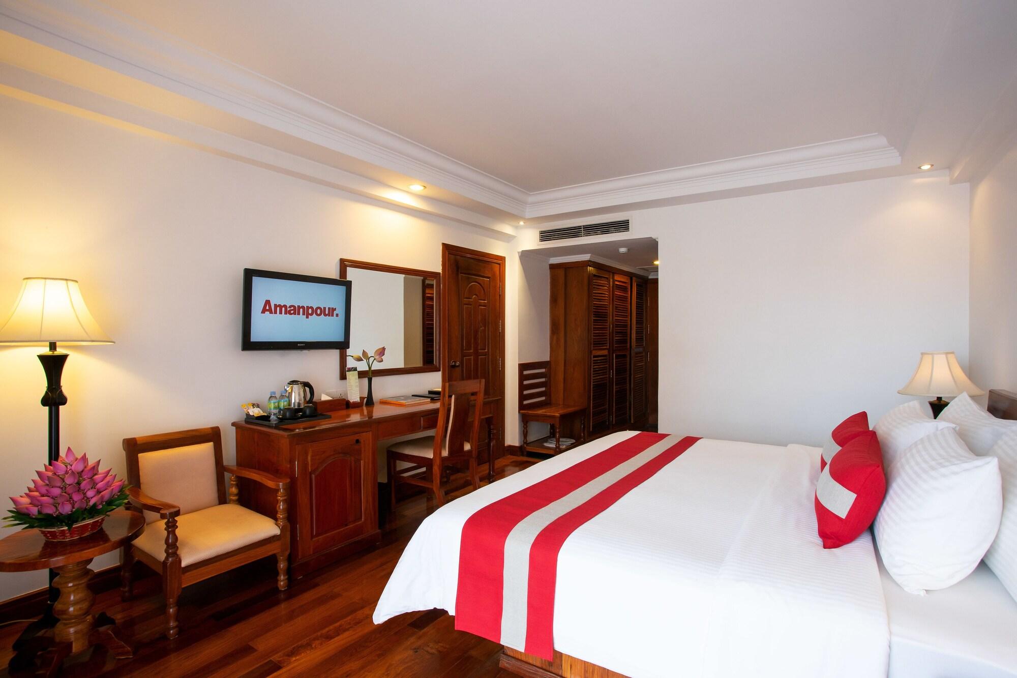 Отель Somadevi Angkor Premium Сиемрип Экстерьер фото