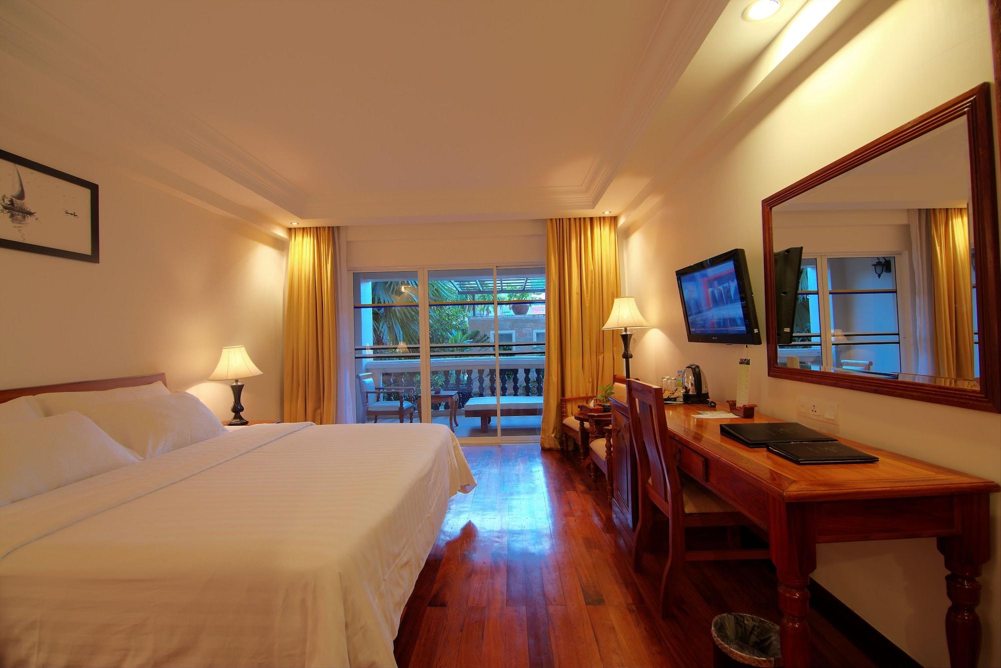 Отель Somadevi Angkor Premium Сиемрип Экстерьер фото