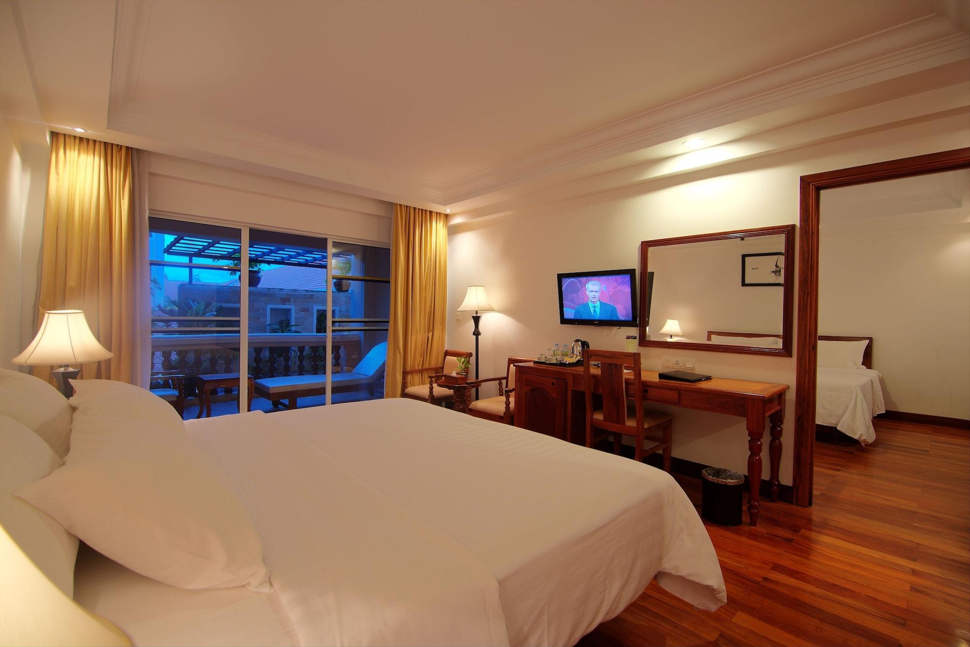 Отель Somadevi Angkor Premium Сиемрип Экстерьер фото