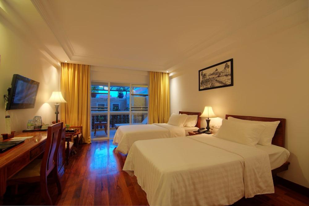 Отель Somadevi Angkor Premium Сиемрип Экстерьер фото