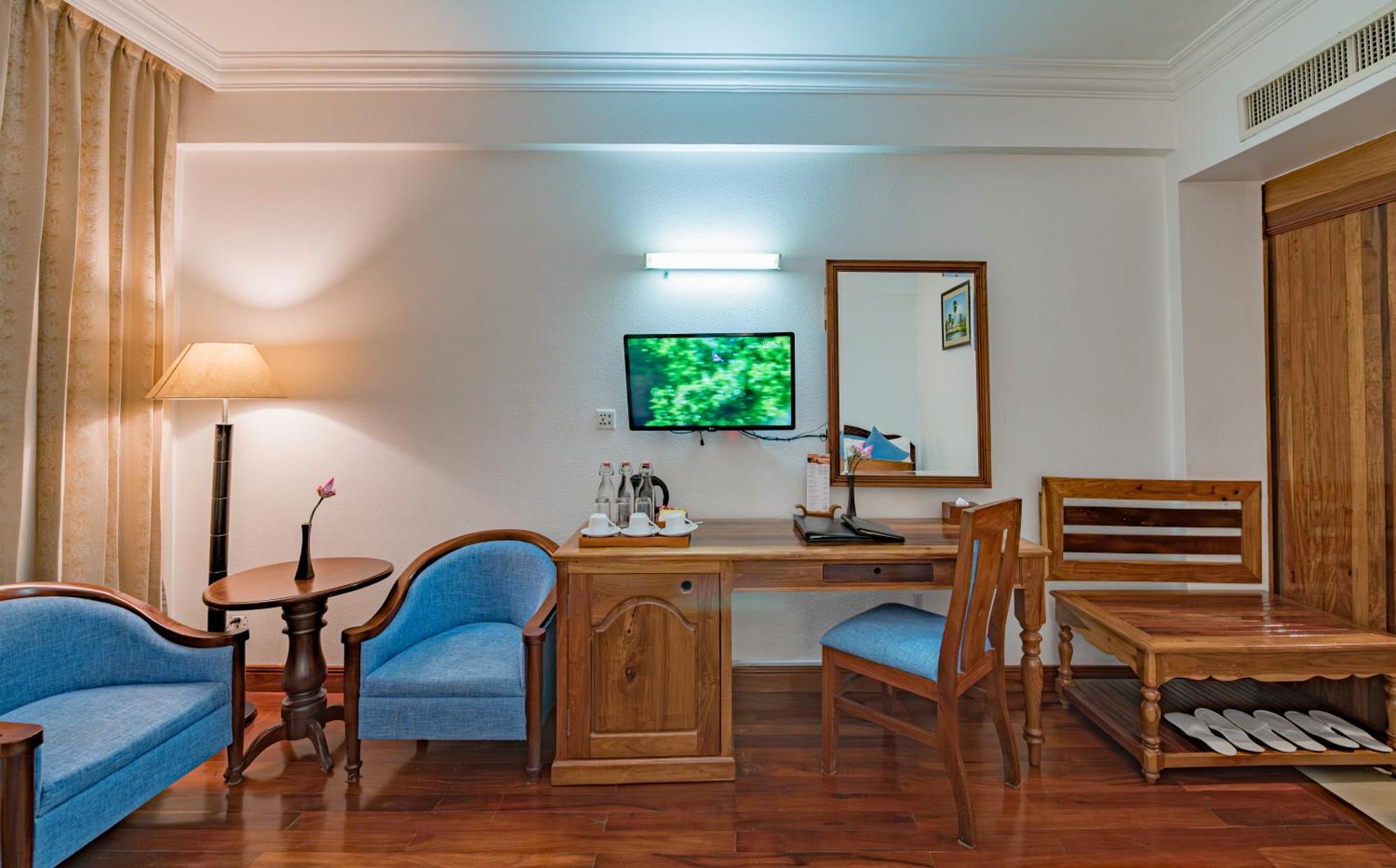 Отель Somadevi Angkor Premium Сиемрип Экстерьер фото