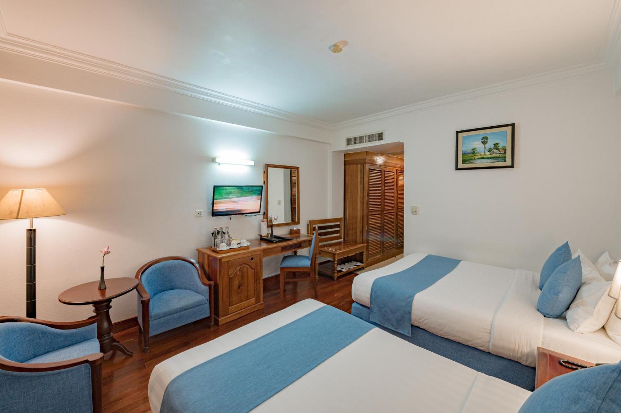 Отель Somadevi Angkor Premium Сиемрип Экстерьер фото