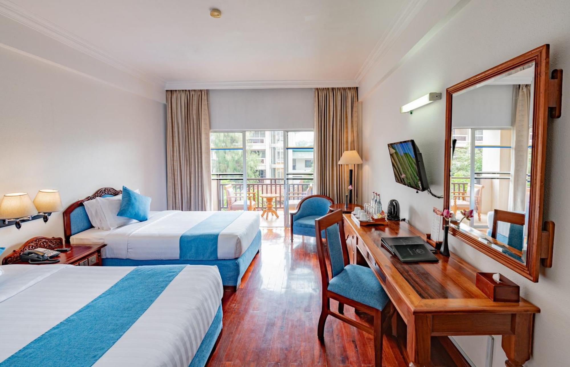 Отель Somadevi Angkor Premium Сиемрип Экстерьер фото