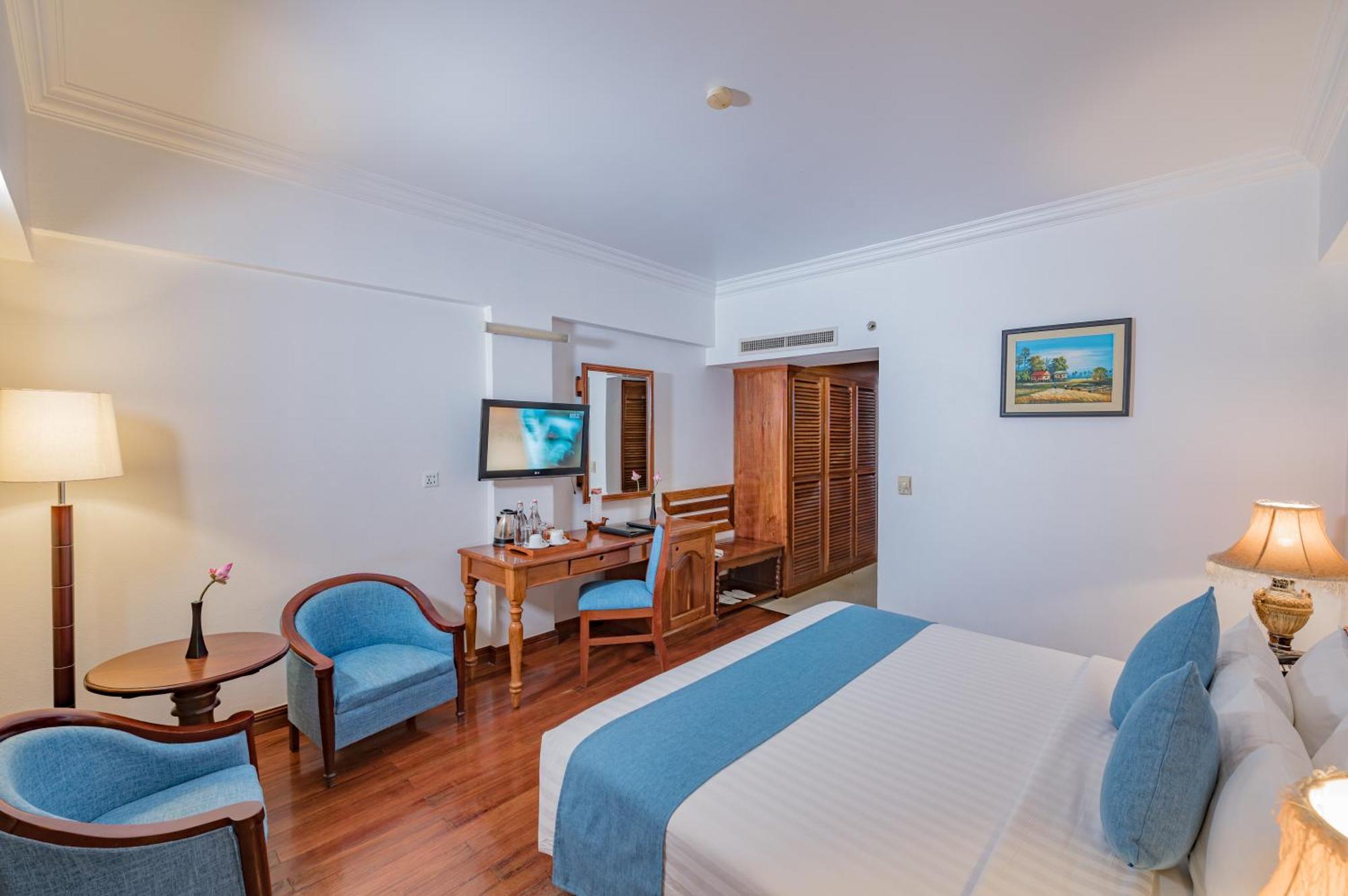 Отель Somadevi Angkor Premium Сиемрип Экстерьер фото