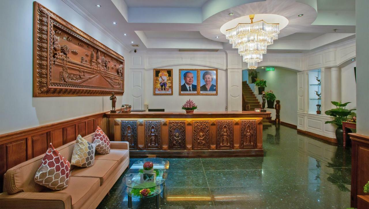 Отель Somadevi Angkor Premium Сиемрип Экстерьер фото